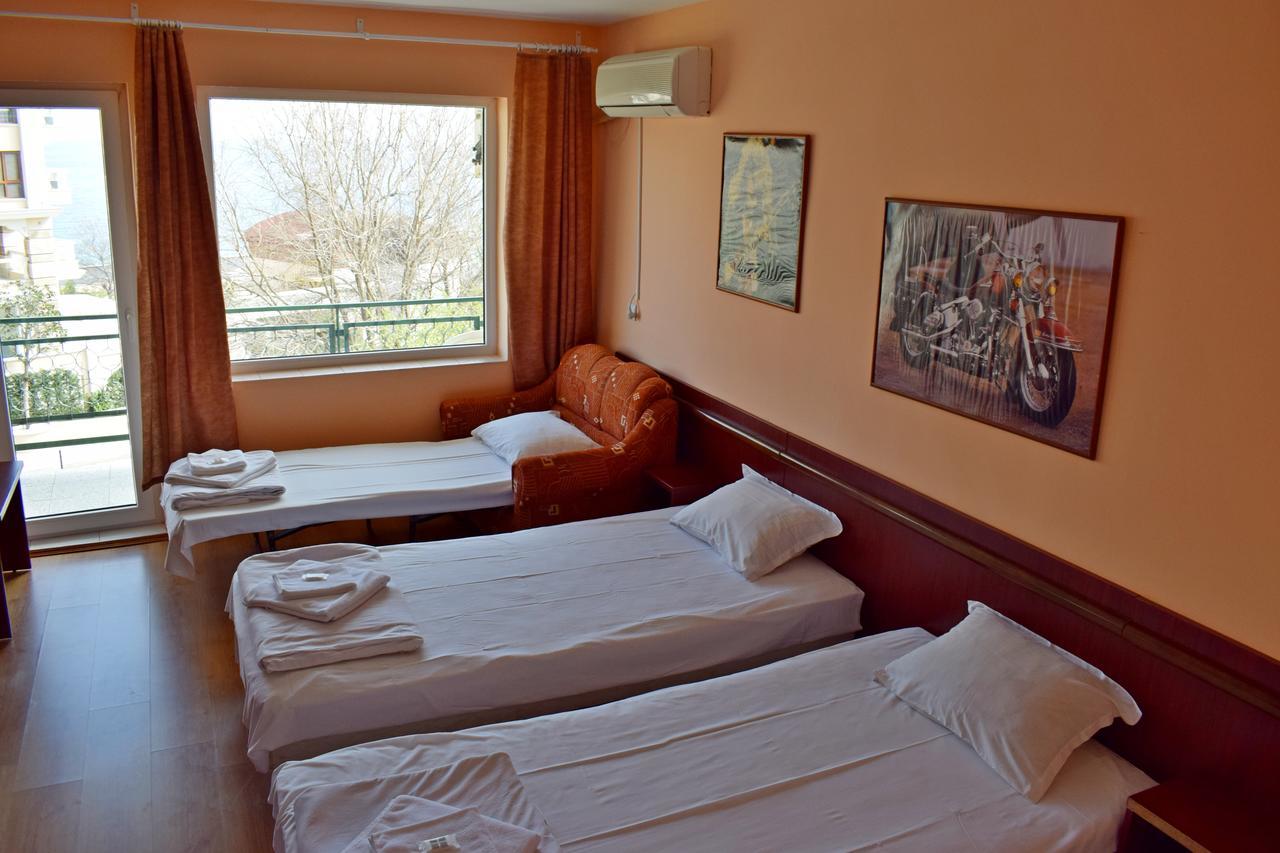 Royal Hostel Varna ภายนอก รูปภาพ
