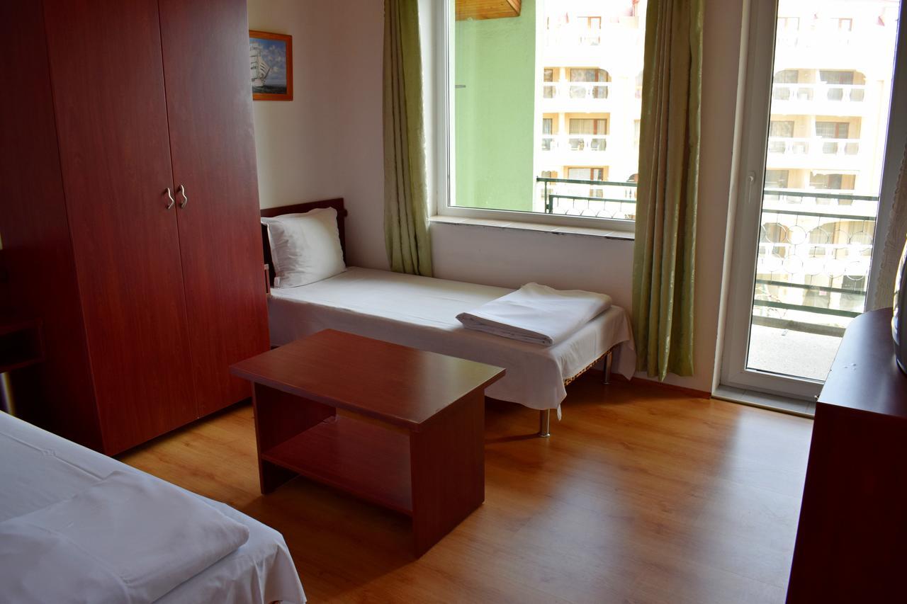 Royal Hostel Varna ภายนอก รูปภาพ
