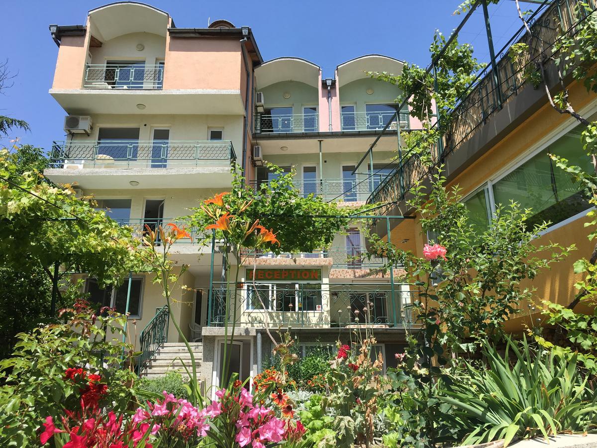Royal Hostel Varna ภายนอก รูปภาพ